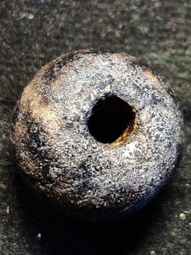 ลูกสะกด หรือลูกประคำ เนื้อผงคลุกรัก เก่า