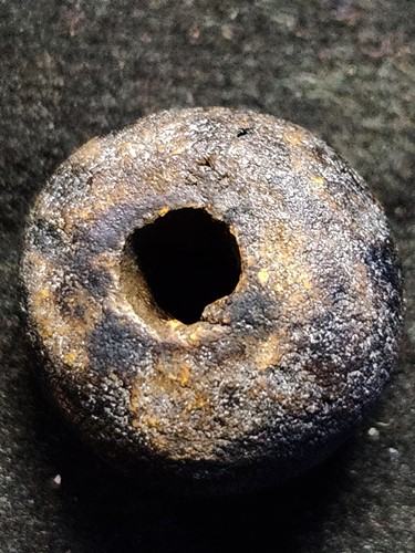 ลูกสะกด หรือลูกประคำ เนื้อผงคลุกรัก เก่า