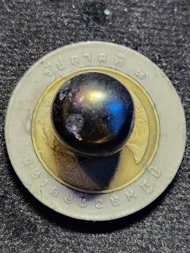 แร่เหล็กไหลเจ็ดสีเขาอึมครึม