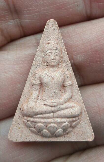 พระสมเด็จนางพญา สก.เนื้อน้ำตาล ปี.พ.ศ.๒๕๔๗ เคาะเดียว