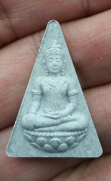 พระสมเด็จนางพญา สก.เนื้อเทา ปี.พ.ศ.๒๕๔๗ เคาะเดียว