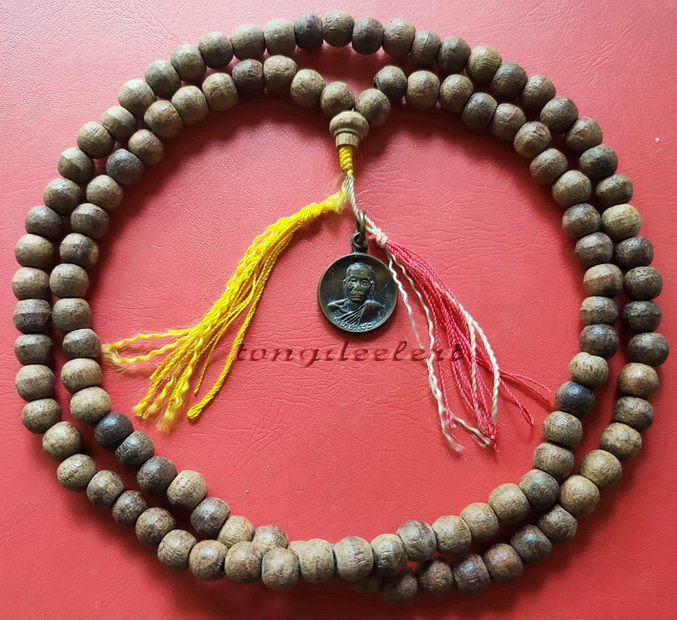 ประคำไม้ หลวงพ่ออุตตมะ วัดวังก์วิเวการาม จ.กาญจนบุรี ของแท้แน่นอนค่ะ