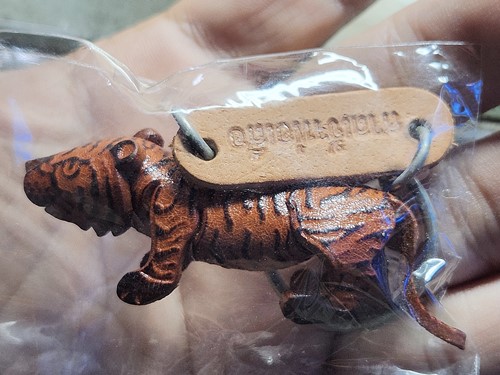 ศาลเจ้าพ่อเสือ เสาชิงช้า กทม พวงกุญแจปีเสือ