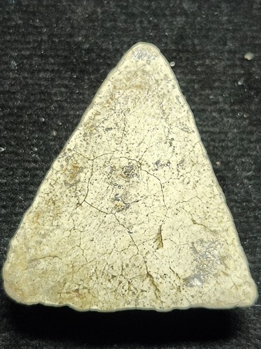 พระปิดตาพิมพ์สามเหลี่ยม