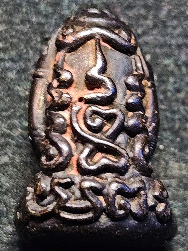 พระปิดตายันต์ยุ่ง  มีโค้ดลายเซ็นที่แข้ง