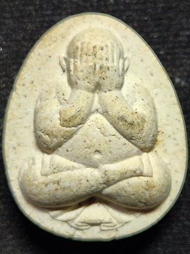 วัดบวรนิเวศวิหาร  กทม พระปิดตาเนื้อผง ที่ระลึก 80 พรรษาสมเด็จพระญาณสังวร สร้างปี 2536