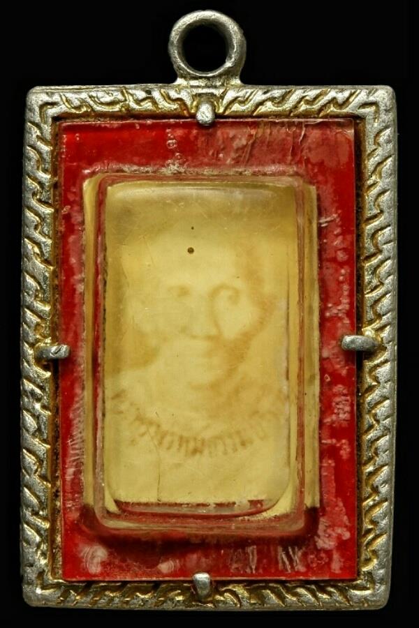 ล็อคเก็ตเก่าไม่ทราบที่