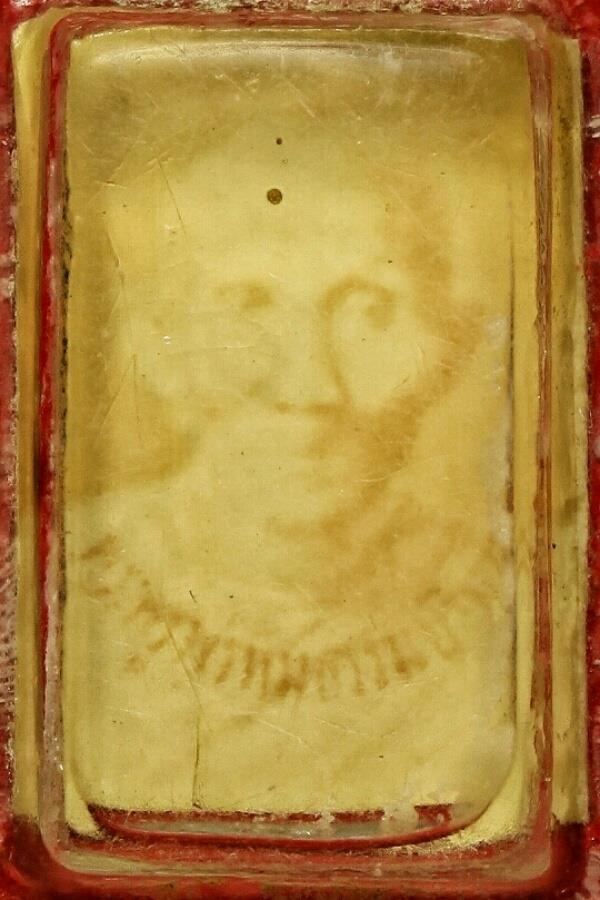 ล็อคเก็ตเก่าไม่ทราบที่