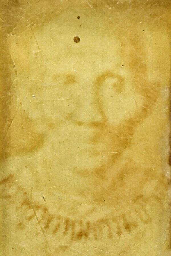 ล็อคเก็ตเก่าไม่ทราบที่