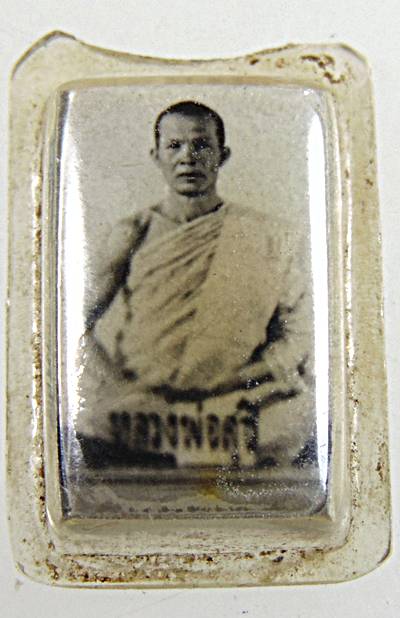 รูปถ่ายหลังตะกรุด หลวงพ่อสุธี ยะสะธะโร วัดศรีธงชัย จ.เพชรบูรณ์ หายาก