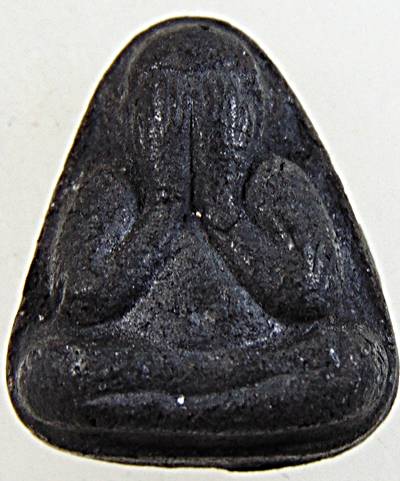 พระปิดตาหลวงปู่เหมือน วัดกำแพง ชลบุรี