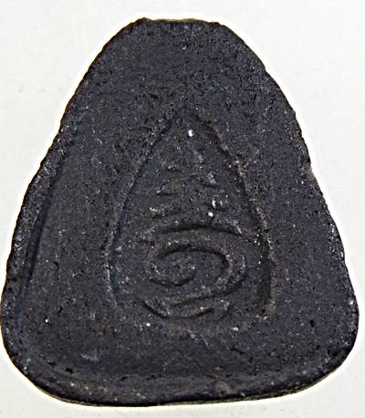 พระปิดตาหลวงปู่เหมือน วัดกำแพง ชลบุรี