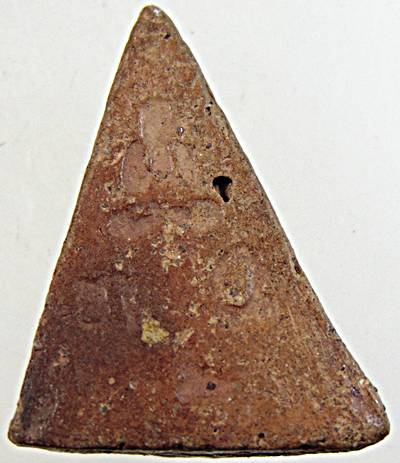 พระนางพญาเนื้อดินเก่า หลังยันต์พระปิดตา