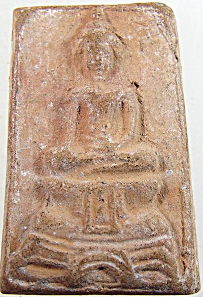 ๒๐ พระพุทธฐานผ้าทิพย์หลังยันต์