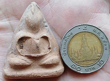 *พระสุคโต พิมพ์หลวงพ่อโต เนื้อดิน หลังจาร หลวงพ่อโต๊ะ วัดกำแพง สิงห์บุรี*