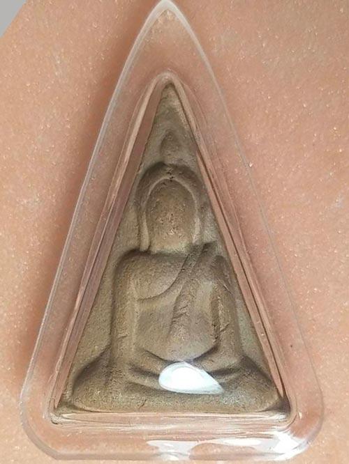 พระนางพญา พิมพ์เข่าตรง หลวงพ่อแผ่ว วัดโตนดหลวง เพชรบุรี