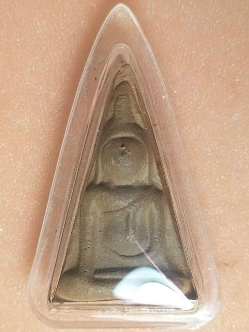 พระนางพญา พิมพ์เข่าตรง หลวงพ่อแผ่ว วัดโตนดหลวง เพชรบุรี