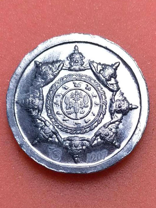 เหรียญปิดตาพังพะกาฬ รุ่นขุมทรัพย์ 2549 เนื้อชินตะกั่ว ขนาด 2.7 CM. หลวงหนุ่ย วัดคอหงส์ เจ้าพิธี