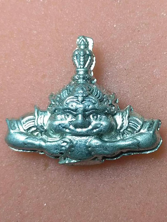 พระราหู เงินล้าน รุ่น 1 เนื้อชินตะกั่ว สูง 2.5 CM. วัดเทพพนมเชือด อำเภอร่อนพิบูลย์ จังหวัดนครศรีธรรม