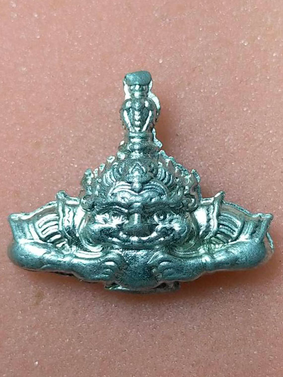 พระราหู เงินล้าน รุ่น 1 เนื้อชินตะกั่ว สูง 2.5 CM. วัดเทพพนมเชือด อำเภอร่อนพิบูลย์ จังหวัดนครศรีธรรม