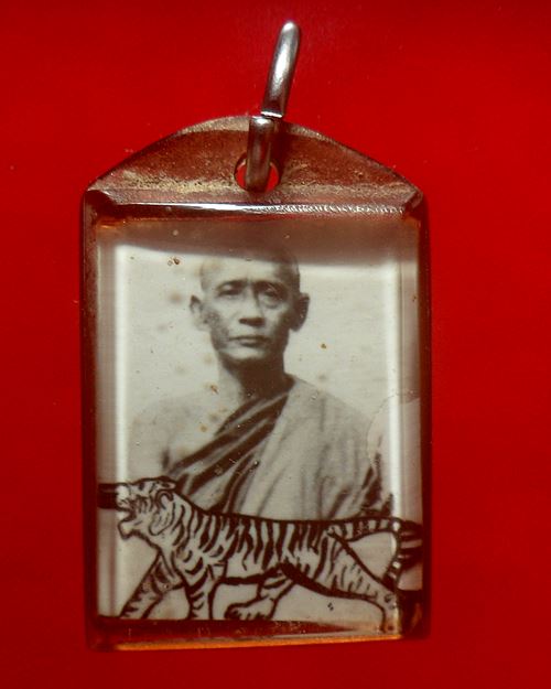 รูปถ่ายขี่เสือ หลวงพ่อบุญช่วย วัดใหญ่ จ.สิงห์บุรี