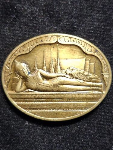 เหรียญพระนอนปางไสยาสน์ วัดโพธิ์ หลัง ภปร ในหลวงเฉลิมพระชนมพรรษาครบ 5 รอบ 5 ธันวาคม2530