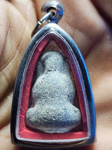 พระผงปิดตาเนื้อผงทวาราวดี พิมพ์สะดือจุ่น วัดหัวจระเข้ จ.นครปฐม รุ่น ขุมทรัพยสมบัติ ๑๑๑ ปี