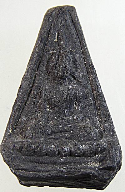 ๒๐ พระนางพญาเนื้อผง