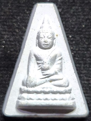 วัดสุทัศน์ฯ กทม  พระผง พระชัยวันเพ็ญประจำวัน เนื้อผงเสาพระอุโบสถฯ 2549