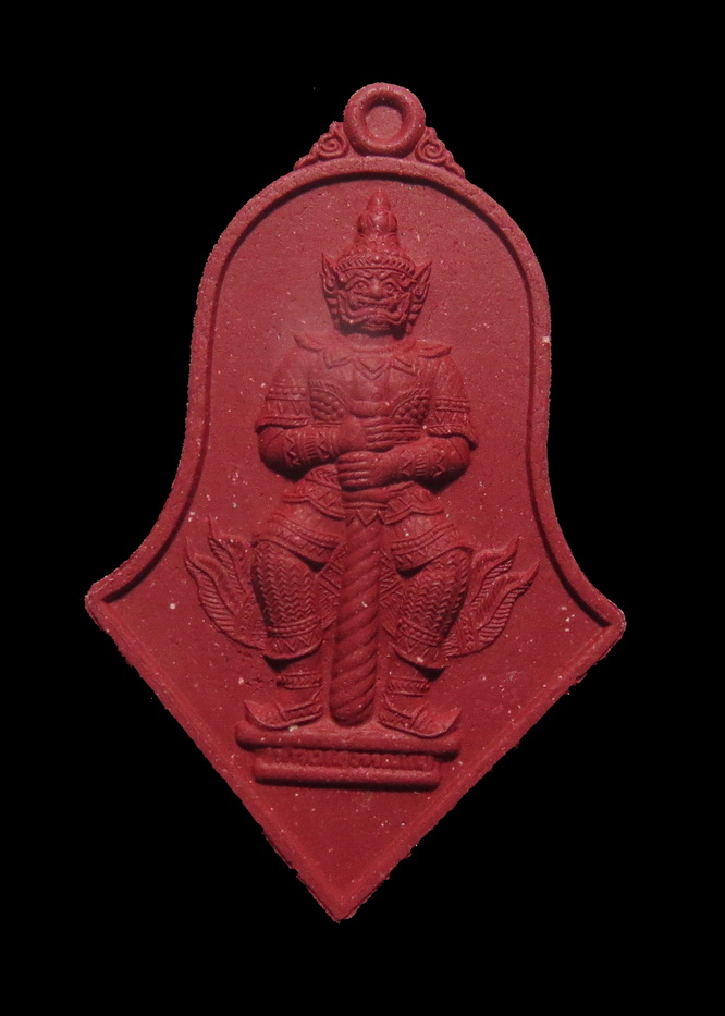 ท้าวเวสสุวรรณวัดจุฬามณี "รุ่นเทวสถิตย์ 63"เนื้อผงจูซาแดง พิมพ์ใหญ่ (พิธีพุทธาภิเษก-เทวาภิเษก 5 วาระ)