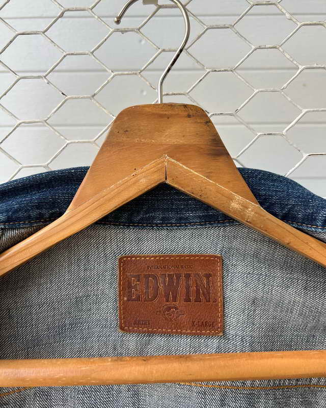แจ๊คเก็ตยีนส์EDWIN สองกระเป๋าไหล่ 18.5 รอบอก 42 แขนยาว 26 ยาวทั้งตัว 25.5