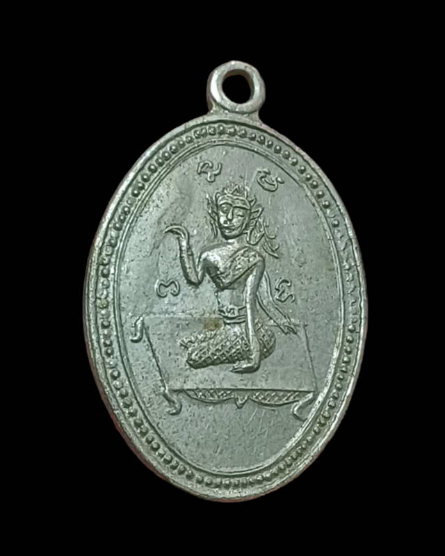 เหรียญรูปไข่แม่นางกวักหลังปลาตะเพียนหลวงพ่อจง วัดหน้าต่างนอกปี2490