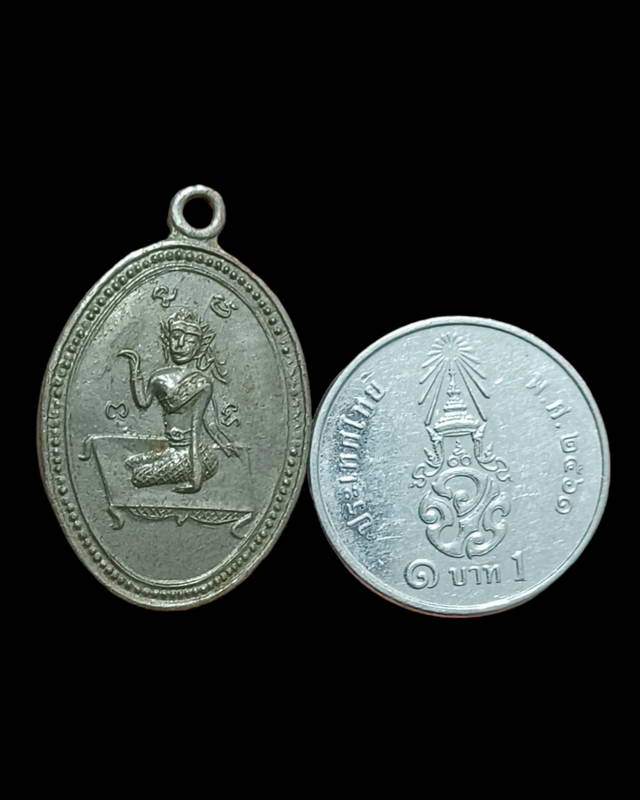 เหรียญรูปไข่แม่นางกวักหลังปลาตะเพียนหลวงพ่อจง วัดหน้าต่างนอกปี2490