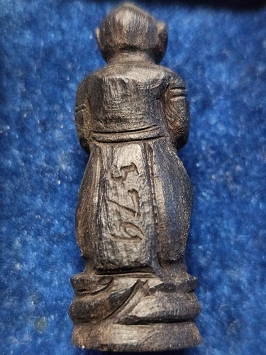 วัดบางสมัคร จ.ฉะเชิงเทรา ลิงจับหลัก หลวงพ่อฟู  เนื้อไม้งิ้วดำ  หมายเลข579 โค๊ดเลเซอร์ใต้ฐาน