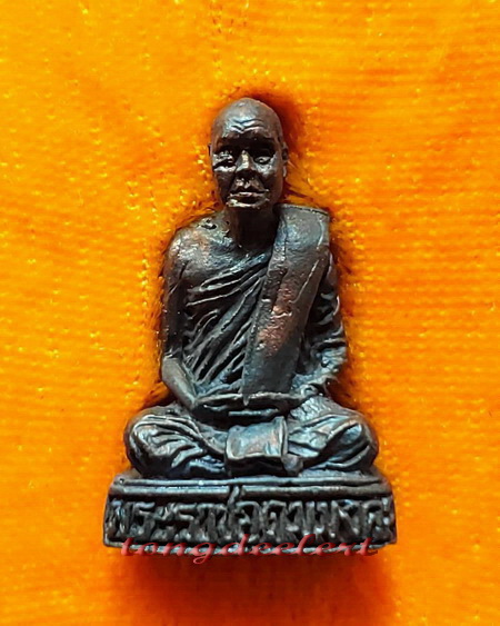 รูปหล่อหลวงพ่ออุตตมะ วัดวังก์วิเวการาม จ.กาญจนบุรี รุ่น 7 รอบ เนื้อนวโลหะ สวยมากค่ะ