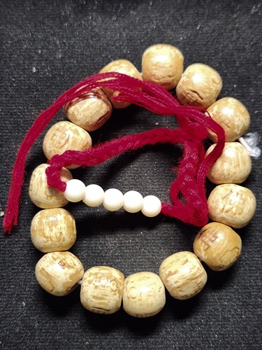 ประคำข้อมือ + ด้ายสีแดง ครูบาบุญชุ่ม ญาณสังวโร วัดพระธาตุดอนเรือง