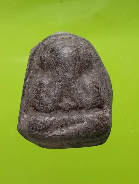 พระปิดตาหลังแบบ 