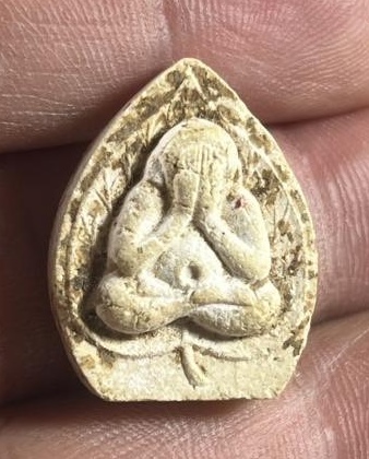 ***ของดีราคาถูก***พระปิดตาคูณลาภ หลวงพ่อคูณ เนื้อผงสีขาว ผสมมวลสารวัดระฆัง ปี2517