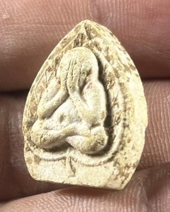 ***ของดีราคาถูก***พระปิดตาคูณลาภ หลวงพ่อคูณ เนื้อผงสีขาว ผสมมวลสารวัดระฆัง ปี2517