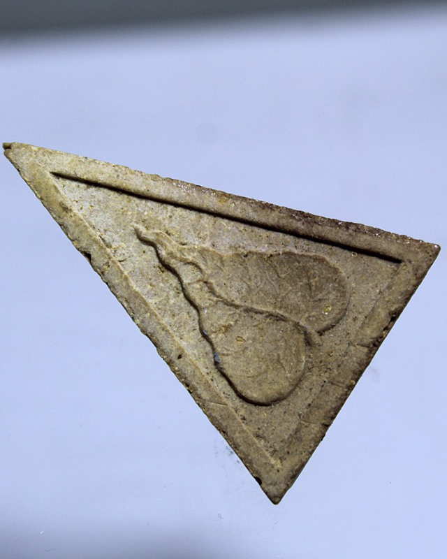 A840พระก้นย่าม พิมพ์พระพุทธหลังใบโพธิ์ หลวงปู่สี พิมพ์ใหญ่ 