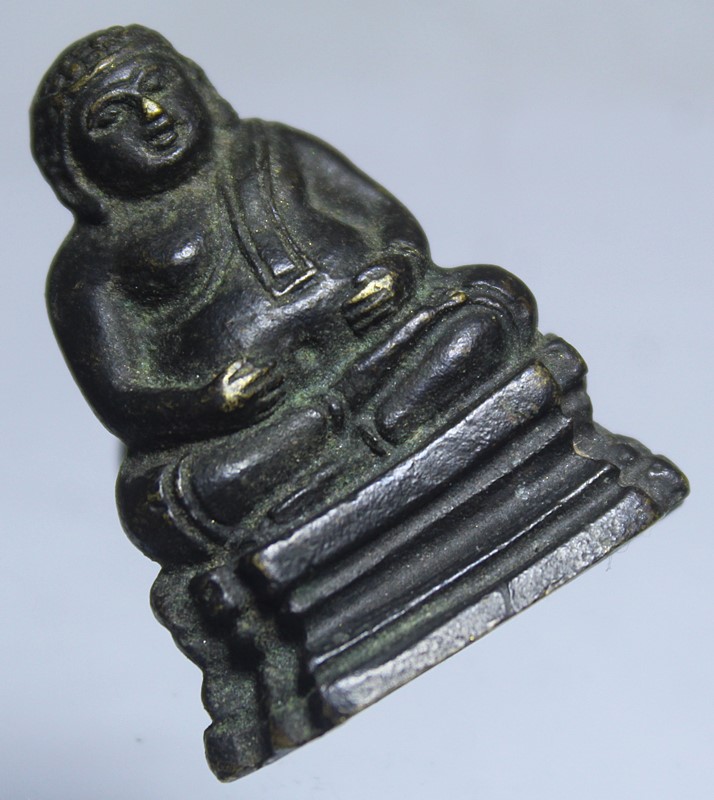 A862พระสังกัจจายน์หลวงพ่อเส็ง วัดศรีประจันตคาม ปี 2495 เนื้อทองผสม จ.ปราจีนบุรี โค๊ตดอกจันทร์ สภาพสว