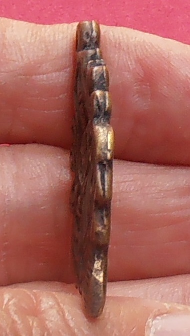 เหรียญหล่อใบสาเกหลวงพ่อบ้านแหลม รุ่นแรก ปี ๒๔๕๙ วัดเพชรสมุทรวรวิหาร สมุทรสงคราม