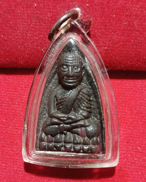 หลวงปู่ทวดเนื้อโลหะพร้อมเลี่ยมพลาสติกกันน้ำ ไม่ทราบวัด