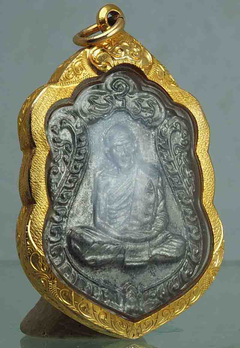 เหรียญเสมากะหลั่ยเงินหลวงปู่ทิม มงคลศิลาฤกษ์ ปี 37เลี่ยมทองคำแท้ สวยงามตามภาพ