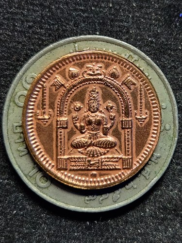 เหรียญพระแม่ศรีมหาอุมาเทวี วัดแขก บล็อกอินเดีย พิมพ์เล็ก เก่าสวย หลังยันต์ศรีจักรกา ปี 2541