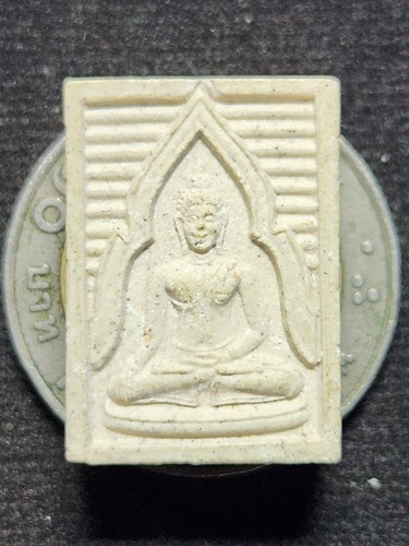 วัดพระธาตุดอยตุง จ.เชียงราย พระผงของขวัญ หลัง พระธาตุดอยตุง