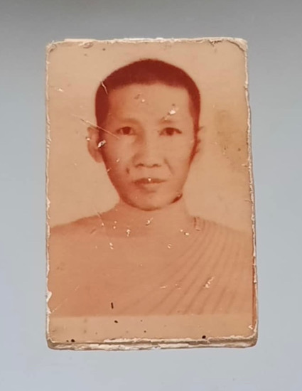 พระสมเด็จ หลังรูปถ่ายเกจิ ไม่ทราบที่