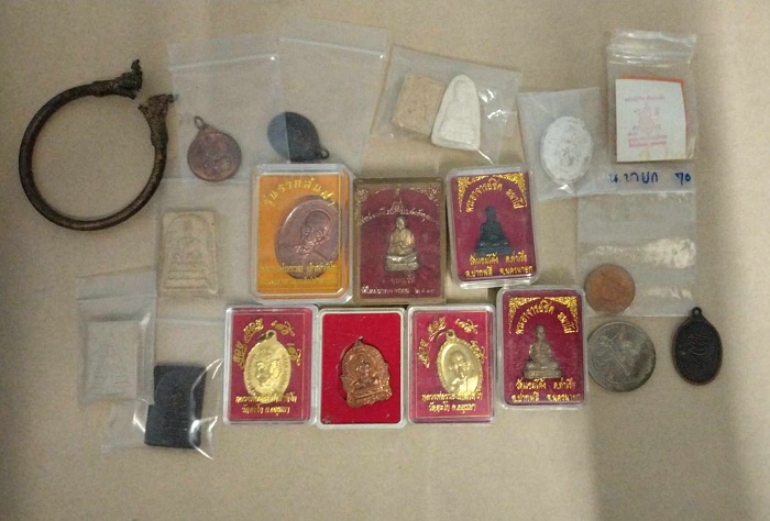 ขุนแผน ตะกรุดทองคำ กับพระยกชุด 300