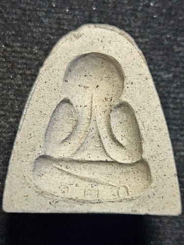 วัดตาลกง เพชรบุรี พระปิดตาหลังแบบ หลวงพ่ออุ้น   ผสมแร่พรหมชะแง้ ปี 43 ปลุกเสกนานกว่า 1 ปี