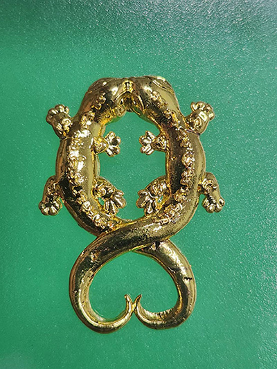 จิ้งจกคู่มหาเสน่ห์ หลวงปู่หน่าย วัดบ้านแจ้ง อยุธยา ปี 2567 เนื้อกะไหล่ทอง สายอยุธยา ต้องรู้จักนะครับ